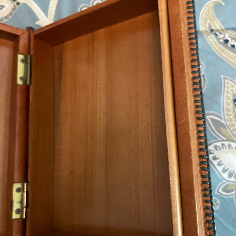 Embossed Leather box New - Picture 3 of 5
